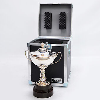 Trophy suitcase for car race trophies k18105016