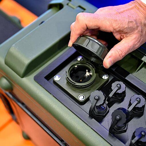 Geschützter Stromanschluss mit V-Lock