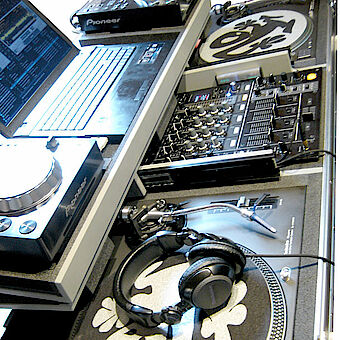Flightcase DJ Konsole für Plattenspieler, CD und Laptop k11178001